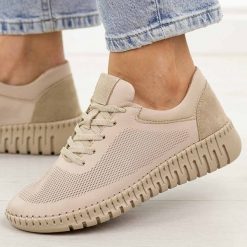 Beżowe skórzane półbuty damskie T.Sokolski 2501. Brązowe półbuty damskie Sokolski, bez wzorów, z jeansu, casualowe, z okrągłym noskiem, bez obcasa, na płaskiej podeszwie. Za 269.00 zł.