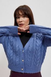 Sweter damski w warkoczowy splot. Swetry klasyczne damskie MOODO, l, ze splotem, bez kołnierzyka. W wyprzedaży za 51.99 zł.