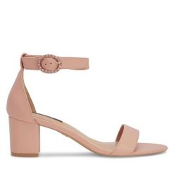 Sandały Nine West. Czerwone sandały damskie Nine West, bez wzorów, bez obcasa, na słupku. Za 160.99 zł.