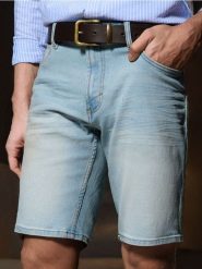 Szorty jeansowe slim - niebieski. Niebieskie szorty męskie Sinsay, z jeansu, bez kołnierzyka. W wyprzedaży za 27.99 zł.