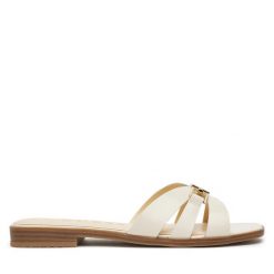Klapki Guess. Brązowe klapki damskie Guess, z aplikacjami, bez obcasa. Za 379.99 zł.