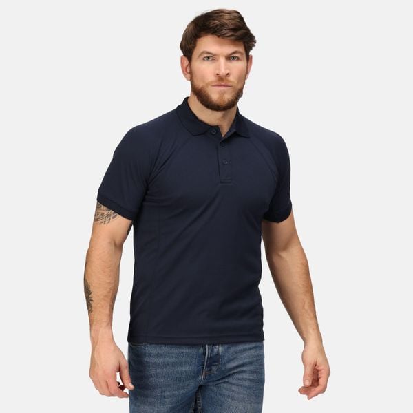 Męska Koszulka Polo Coolweave. Niebieskie koszulki polo męskie Regatta, m, bez wzorów, z materiału, bez ramiączek. Za 67.99 zł.