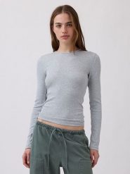 GAP Koszulka w kolorze jasnoszarym rozmiar: XS. Szare bluzki damskie GAP, xs, bez wzorów, ze splotem, bez kołnierzyka. Za 70.08 zł.