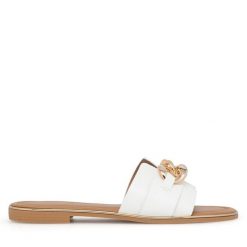 Klapki Jenny Fairy. Brązowe klapki damskie Jenny Fairy, bez wzorów, bez obcasa. Za 89.99 zł.