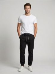 Jeansy regular jogger z efektem sprania - czarny. Czarne jeansy męskie Sinsay. Za 59.99 zł.
