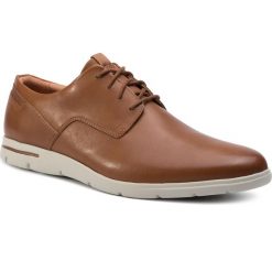 Półbuty CLARKS - Vennor Walk 261397927 Tan Leather. Brązowe półbuty męskie Clarks, z materiału, bez zapięcia. W wyprzedaży za 199.00 zł.