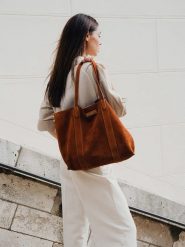 Maison héritage PARIS Skórzany shopper bag "Naya" w kolorze jasnobrązowym - 41 x 30 x 10 cm rozmiar: onesize. Brązowe shopper bag damskie maison héritage PARIS, bez wzorów, z materiału, na ramię, bez dodatków. Za 502.76 zł.