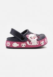 Granatowe Klapki Chodaki z Kotkiem i Gwiazdkami Soneriela. Niebieskie sukienki niemowlęce Born2be, bez wzorów, bez ramiączek. Za 29.99 zł.