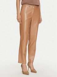 Guess Spodnie z imitacji skóry Lia W4YB18 WF8Q0 Beżowy Regular Fit. Brązowe spodnie materiałowe damskie Guess, z aplikacjami, ze skóry. Za 259.99 zł.