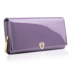 Portfel damski BETLEWSKI fioletowy BPD-VS-106 FIOLET. Fioletowe portfele damskie Betlewski, bez wzorów, z lakierowanej skóry. Za 169.00 zł.