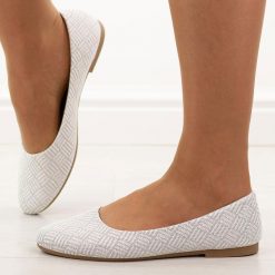 Białe baleriny damskie Evento 9047. Białe baleriny damskie Evento, bez wzorów, z jeansu, bez obcasa, na płaskiej podeszwie. Za 89.00 zł.