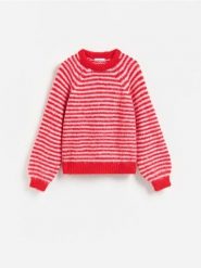Sweter w paski - czerwony. Czerwone swetry klasyczne damskie Reserved, l, z dzianiny, bez kołnierzyka. Za 139.99 zł.