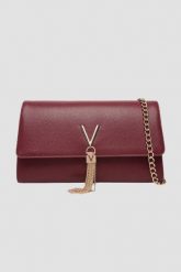 VALENTINO Bordowa kopertówka Pochette SS26. Czerwone torebki wieczorowe Valentino by Mario Valentino, bez wzorów, eleganckie, bez kołnierzyka, bez ramiączek. W wyprzedaży za 198.99 zł.