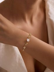 Lodie Silver Pozłacana bransoletka z elementami ozdobnymi rozmiar: onesize. Białe bransoletki damskie Lodie Silver, pozłacane. Za 173.99 zł.