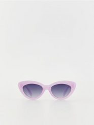 Okulary przeciwsłoneczne - fioletowy. Fioletowe okulary przeciwsłoneczne damskie Reserved. W wyprzedaży za 39.99 zł.