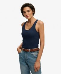Superdry Top Essential Logo Scoop z bawełny organicznej. Niebieskie topy sportowe damskie Superdry., bez wzorów, z bawełny, bez ramiączek. Za 128.60 zł.