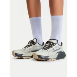 Buty do biegania The North Face. Szare obuwie do biegania damskie The North Face. Za 649.99 zł.