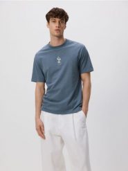 T-shirt relaxed z haftem - morski. Zielone t-shirty męskie Reserved, l, bez wzorów, z bawełny, bez kołnierzyka. W wyprzedaży za 45.99 zł.