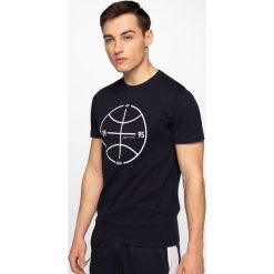 T-shirt męski TSM234 - granat. T-shirty męskie 4f, m, bez wzorów, bez kołnierzyka. W wyprzedaży za 39.99 zł.