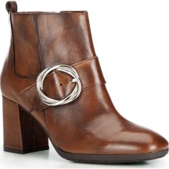 Buty damskie. Brązowe botki damskie Wittchen, ze skóry, vintage, z kwadratowym noskiem, bez obcasa, bez zapięcia. W wyprzedaży za 279.90 zł.