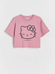 T-shirt z nadrukiem Hello Kitty - brudny róż. Czerwone koszulki dziewczęce Reserved, bez wzorów, z bawełny, bez ramiączek. W wyprzedaży za 39.99 zł.