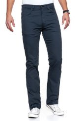 WRANGLER SPODNIE MĘSKIE ARIZONA NAVY W12OV9114. Niebieskie spodnie materiałowe męskie Wrangler, bez wzorów, z denimu, klasyczne. W wyprzedaży za 99.99 zł.