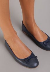 Granatowe Balerinki Enenor. Niebieskie baleriny damskie Born2be, bez wzorów, z jeansu, bez obcasa, na płaskiej podeszwie. Za 49.99 zł.