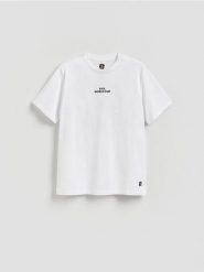 T-shirt FIFA World Cup - biały. Białe t-shirty męskie Reserved, l, bez wzorów, z bawełny, bez kołnierzyka. Za 69.99 zł.
