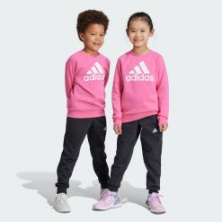Essentials Logo Fleece Jogger Set. Białe spodnie dresowe damskie Adidas, bez wzorów, z dresówki. Za 229.00 zł.