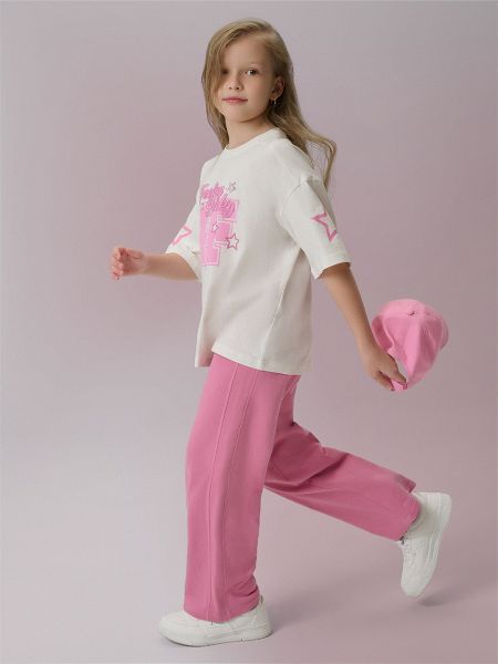 4F T-shirt loose z nadrukiem dziewczęcy - biały 146/152 (10-12 lat). Białe koszulki dziewczęce 4f, z aplikacjami, z bawełny, bez ramiączek. Za 59.99 zł.