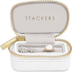 Pudełko na pierścionki z zapięciem do obroży psa Stackers Pebble mini białe. Białe pierścionki damskie Stackers. Za 119.00 zł.