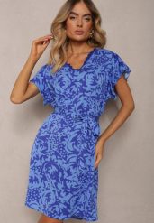 Niebieska Pudełkowa Sukienka w Ornamentalny Wzór z Paskiem i Koronkową Wstawką Ceviana. Niebieskie sukienki damskie Renee, na imprezę, xl, bez wzorów, z koronki, eleganckie, bez kołnierzyka, bez ramiączek, midi, kopertowe. W wyprzedaży za 69.99 zł.