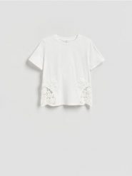 T-shirt z ażurową wstawką - biały. Białe t-shirty damskie Reserved, l, w ażurowe wzory, z bawełny, bez kołnierzyka. Za 79.99 zł.