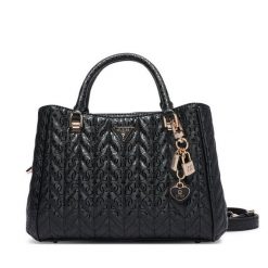 Torebka Guess. Czarne torebki klasyczne damskie Guess, z aplikacjami, bez dodatków. Za 634.99 zł.