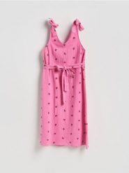 Muślinowa sukienka z haftem - różowy. Czerwone sukienki damskie Reserved, na co dzień, l, bez wzorów, z bawełny, bez kołnierzyka, bez ramiączek, proste. Za 199.99 zł.