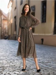 Sukienka midi - kremowy. Białe sukienki damskie Sinsay, l, bez wzorów, bez kołnierzyka, bez ramiączek, maxi. Za 69.99 zł.