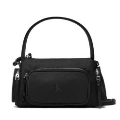 Torebka Calvin Klein. Czarne torebki klasyczne damskie CALVIN KLEIN, bez wzorów, z nylonu, bez dodatków. Za 379.99 zł.