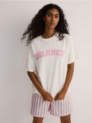 T-shirt z nadrukiem - złamana biel. T-shirty damskie Reserved, l, bez wzorów, z bawełny, bez kołnierzyka. W wyprzedaży za 35.99 zł.