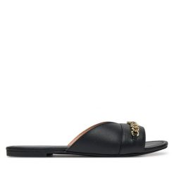 Klapki LOVE MOSCHINO. Czarne klapki damskie Love Moschino, bez wzorów, bez obcasa. Za 549.99 zł.