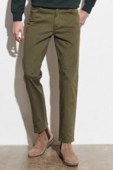 WRANGLER TEXAS MĘSKIE SPODNIE MATERIAŁOWE MILITARE GREEN W12193G40 112319292. Zielone spodnie materiałowe męskie Wrangler, bez wzorów, z jeansu. Za 219.99 zł.