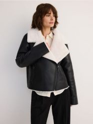 Kurtka z kożuchem - czarny. Czarne kurtki damskie Reserved, l, bez wzorów, ze skóry, bez kaptura. W wyprzedaży za 159.99 zł.