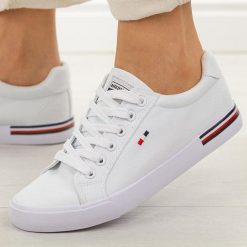 Białe trampki damskie American Club Lh115. Białe trampki i tenisówki damskie American CLUB, bez wzorów, z jeansu. W wyprzedaży za 89.10 zł.