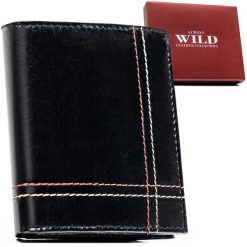 Skórzany, pionowy portfel męski w czarnym kolorze z systemem RFID bez zapięcia - Always Wild. Czarne portfele męskie Always Wild, bez wzorów, ze skóry. Za 49.99 zł.