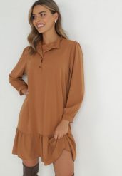 Beżowa Sukienka Pudełkowa Oversize Tize. Brązowe sukienki damskie Born2be, na co dzień, uniwersalny, bez wzorów, eleganckie, bez kołnierzyka, bez ramiączek, mini, oversize. W wyprzedaży za 79.99 zł.
