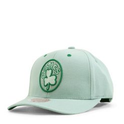 Czapka typu snapback Boston Celtics. Zielone czapki męskie Mitchell & Ness, bez wzorów, sportowe. Za 186.00 zł.