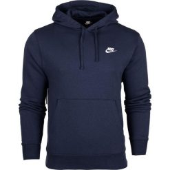 Bluza dresowa męska Nike NSW Club Hoodie. Niebieskie bluzy bez kaptura męskie Nike, bez wzorów, z dresówki, sportowe, bez kołnierzyka, bez ramiączek. Za 280.99 zł.