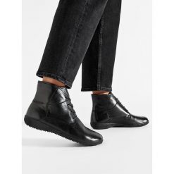 Botki Josef Seibel. Czarne botki damskie Josef Seibel, bez obcasa, na płaskiej podeszwie, bez zapięcia. Za 339.99 zł.