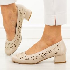 Cieliste czółenka damskie na obcasie Sergio Leone Sk180. Czółenka damskie Sergio Leone, bez wzorów, z materiału, z okrągłym noskiem, bez obcasa, na obcasie. Za 179.00 zł.