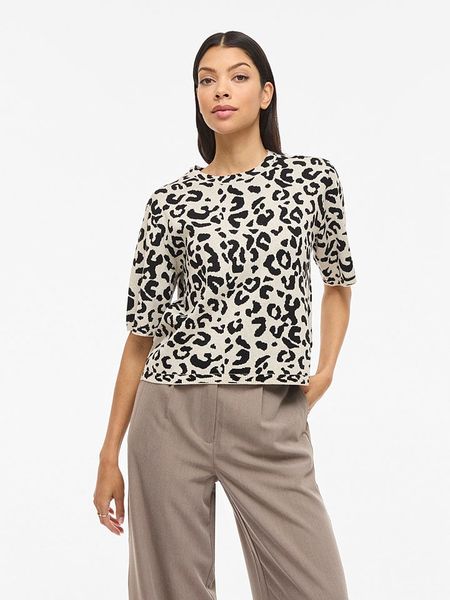 Vila Sweter "Vimayas" w kolorze kremowo-czarnym rozmiar: M. Brązowe swetry klasyczne damskie Vila, m, z materiału, bez kołnierzyka. Za 92.21 zł.