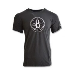 Koszulka uniwersalna damska Nike Brooklyn Nets Essential. Szare bluzki damskie Nike, uniwersalny, bez wzorów, sportowe, bez kołnierzyka, bez ramiączek. Za 124.00 zł.
